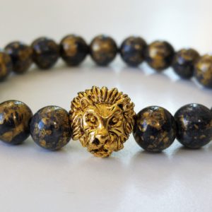 Svart candy jade med guldfärgat lejonhuvud
