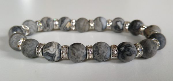 Frostad netstone med antiksilverfärgade strassrondeller