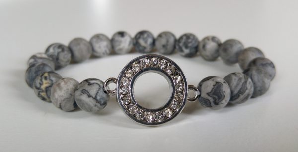 Frostad netstone med antiksilverfärgad strassring