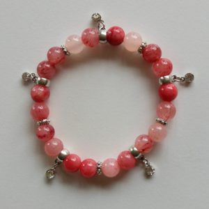 Rosamelerad jade med antiksilverfärgade strasshängen och antiksilverfärgade mellandelar