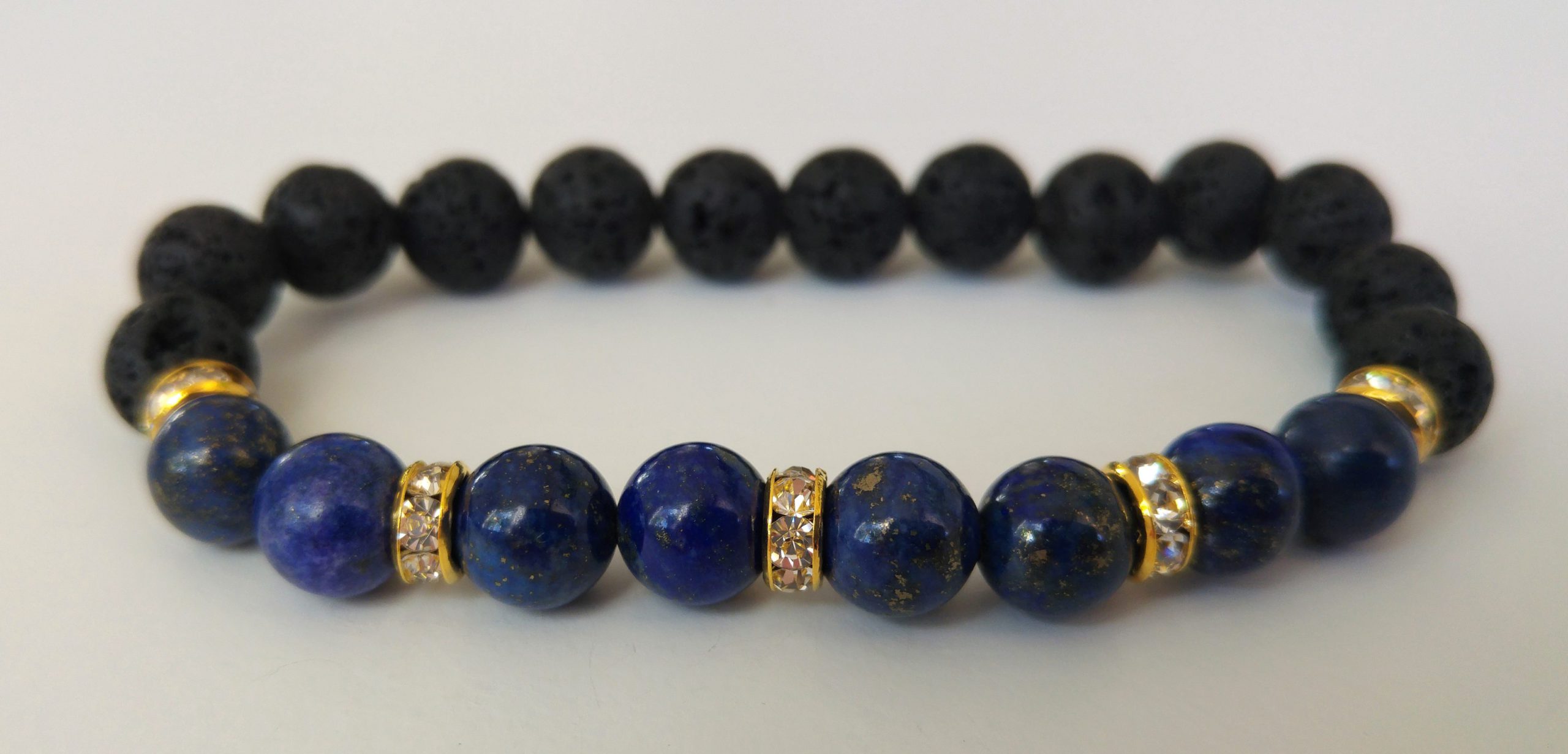 Lavasten och lapis lazuli med guldfärgade strassrondeller
