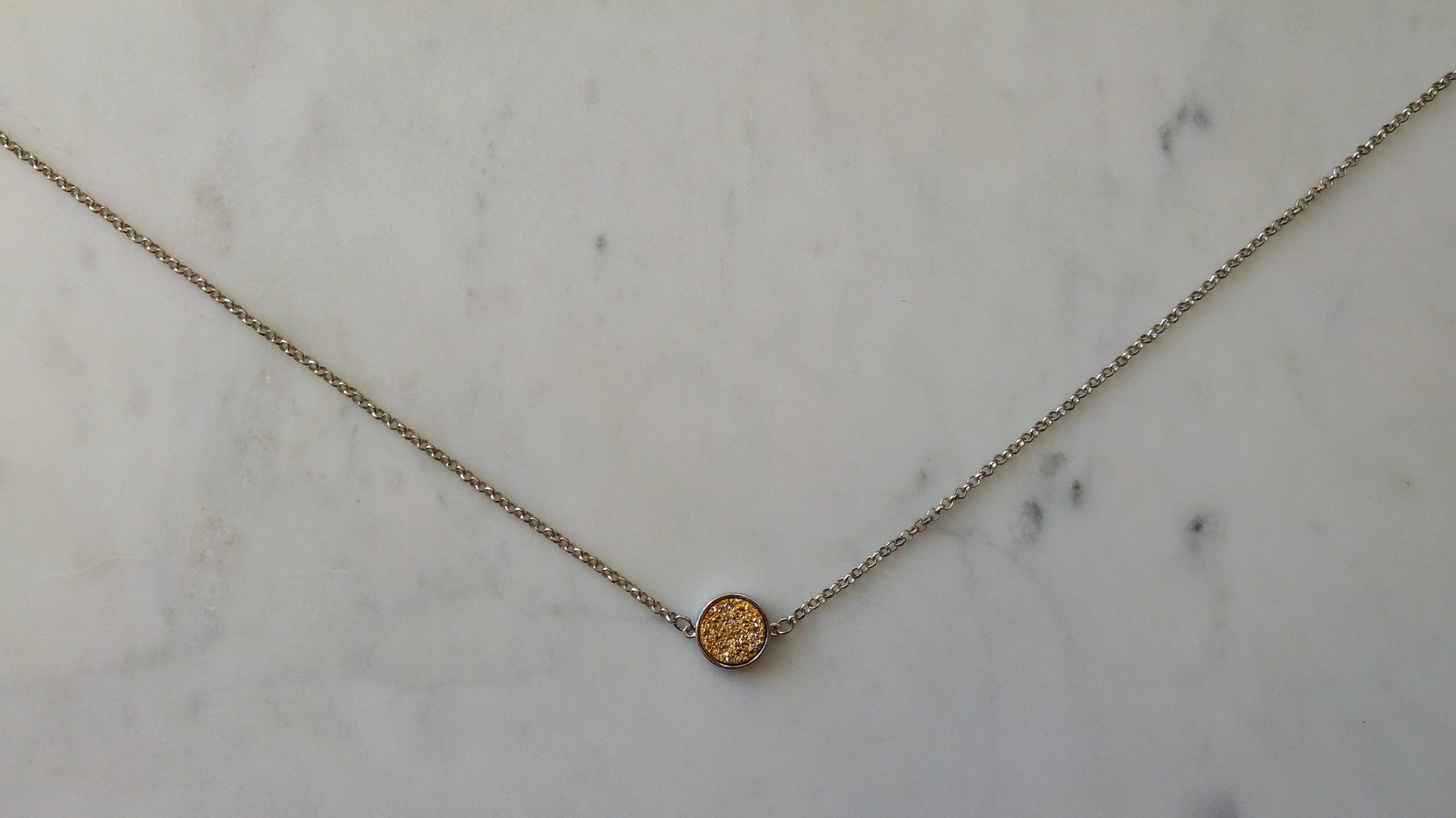 Antiksilverfärgat halsband med en druzyconnector i olika färger - Bild 6