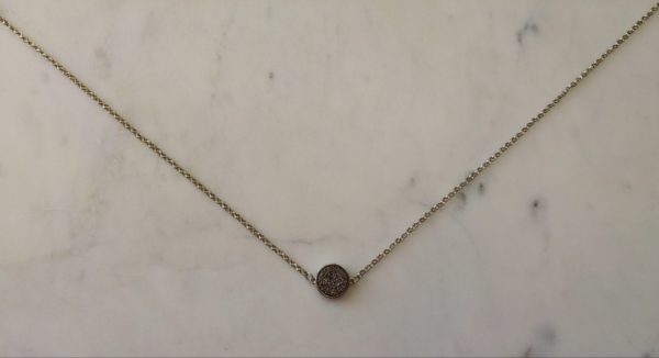 Antiksilverfärgat halsband med en druzyconnector i olika färger - Bild 3