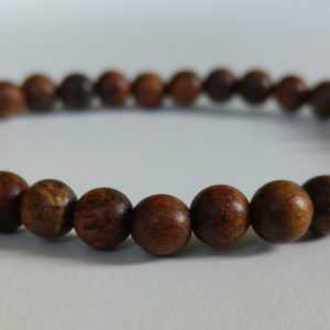Elastiskt armband med brunt sandelträ