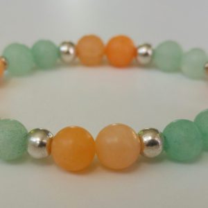 Frostad orange och ljusgrön jade med antiksilverfärgade mellandelar