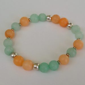 Frostad orange och ljusgrön jade med antiksilverfärgade mellandelar