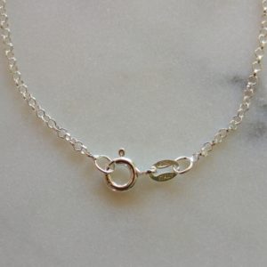 Halsband i äkta silver med ett serpentinhänge