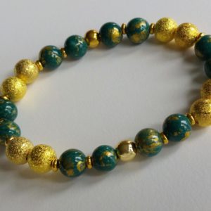 Grön candy jade med guldfärgade stardust och mellandelar