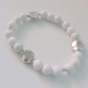 Elastiskt armband med silverfärgade asymmetriska mellandelar