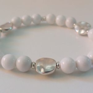 Elastiskt armband med silverfärgade asymmetriska mellandelar